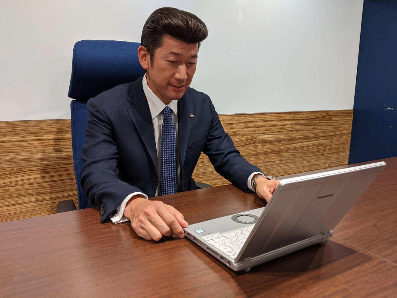 リモートで行われた12球団監督会議に出席後、取材に応じるDeNA三浦監督（球団提供）