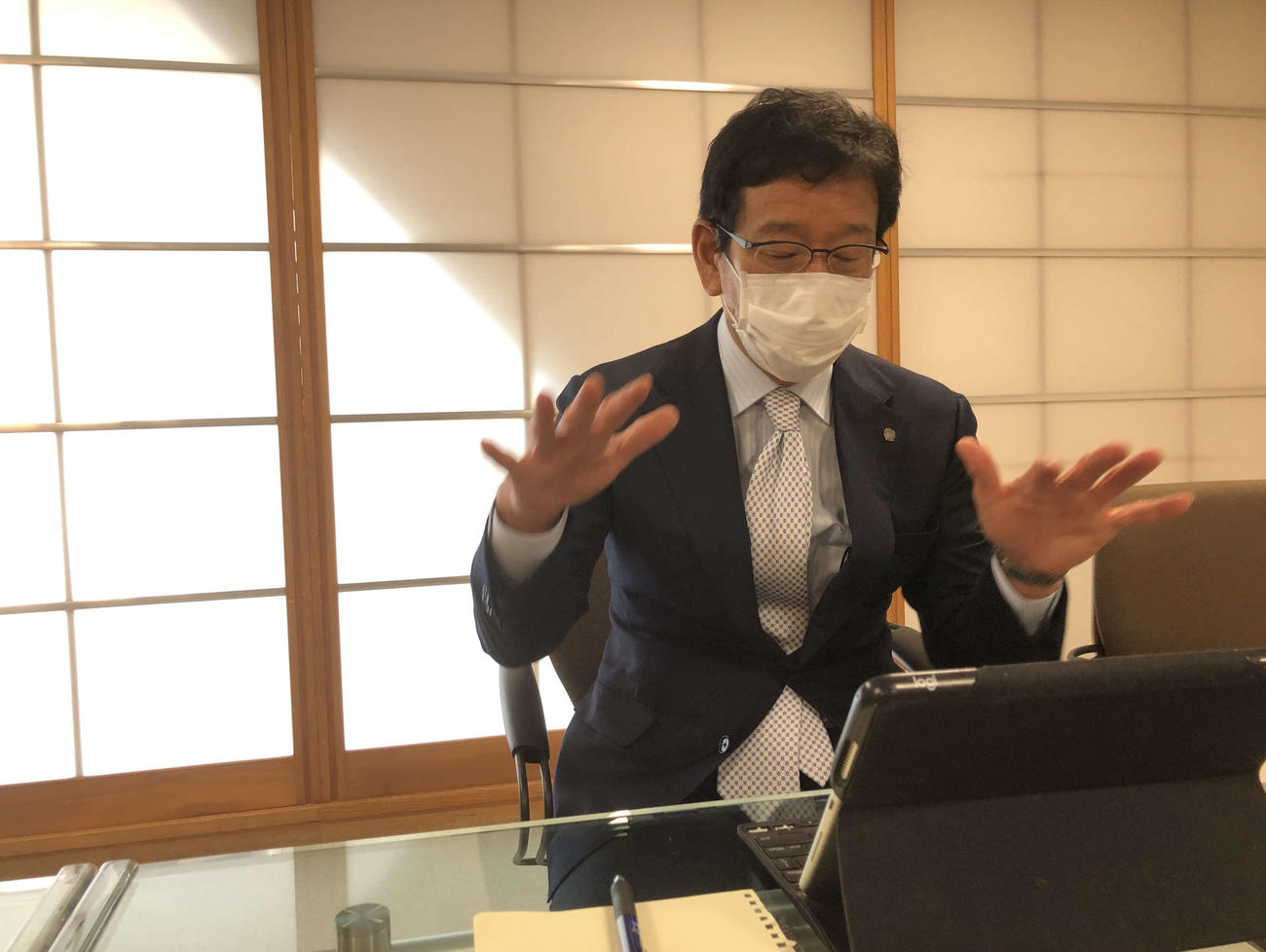 12球団監督会議後にオンライン取材に対応する日本ハム栗山監督（球団提供）