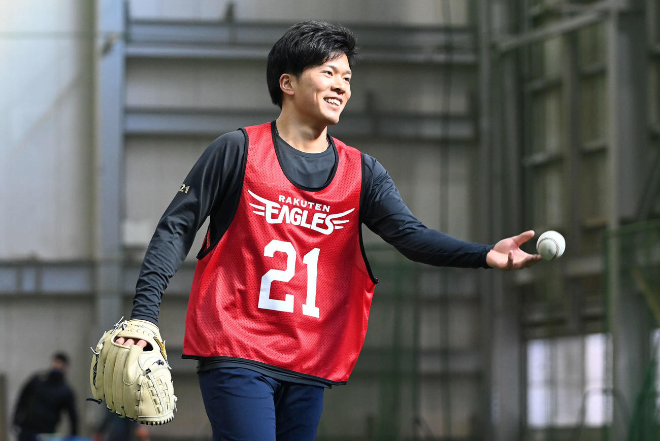 楽天ドラフト1位の早川隆久（2021年1月18日撮影）
