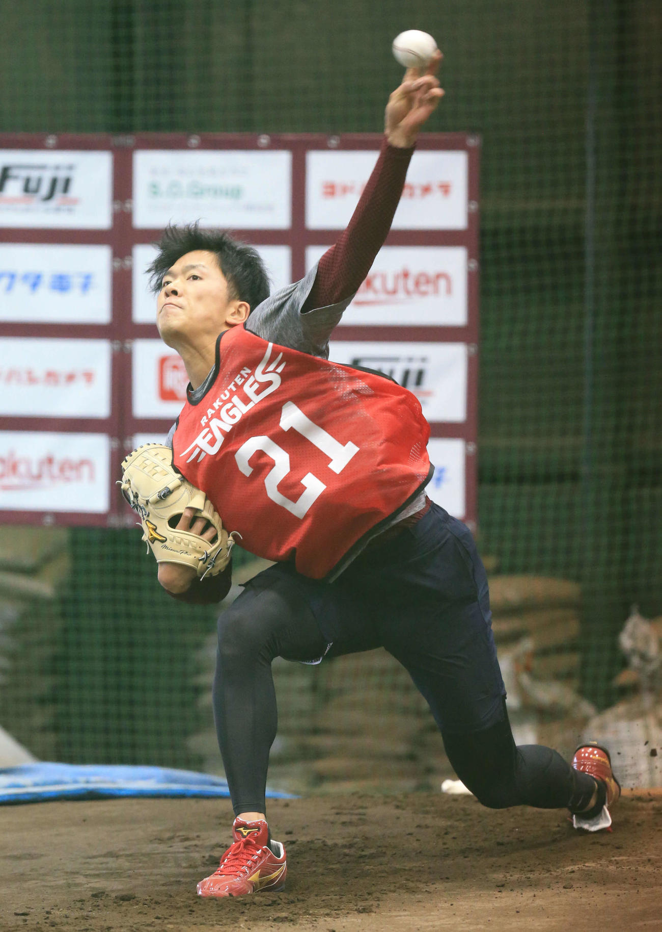 楽天ドラフト1位の早川隆久（2021年1月18日撮影）
