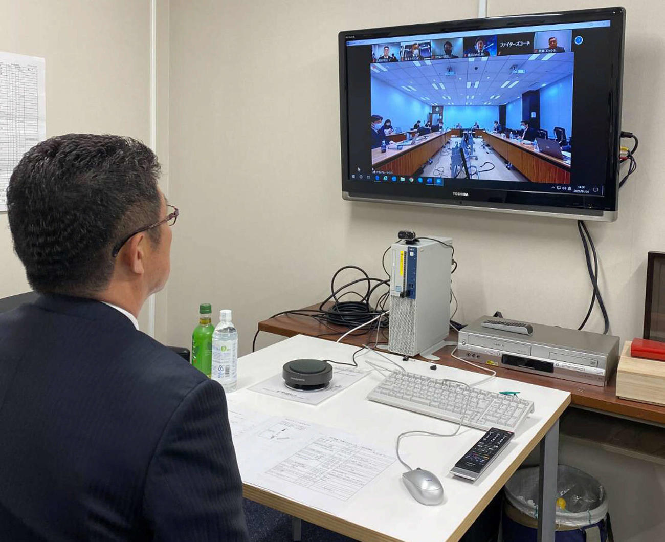 リモートで監督会議に出席した広島佐々岡監督（球団提供）