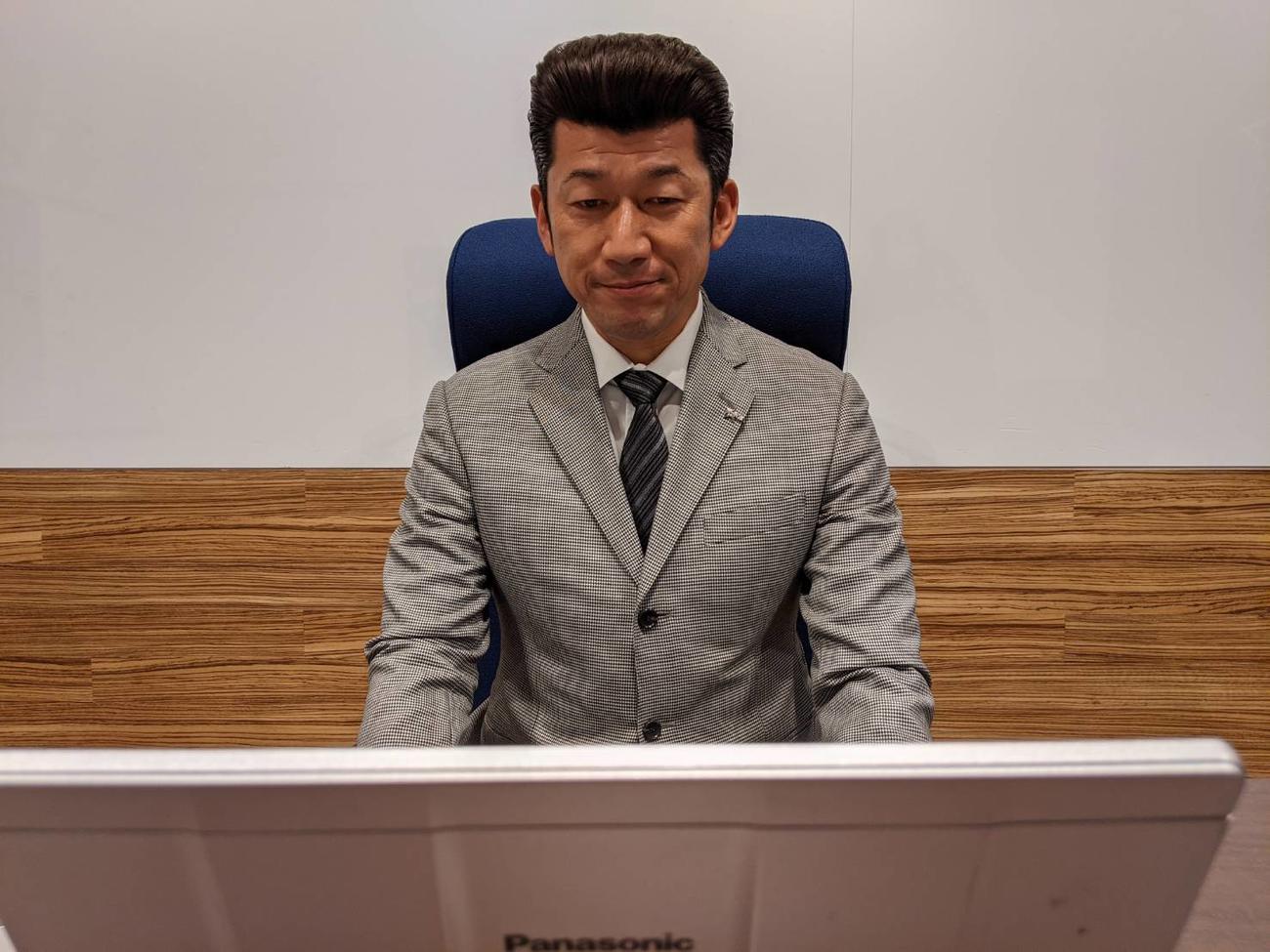 生まれ育った橿原市の亀田市長とオンライン対談したDeNA三浦監督（球団提供）