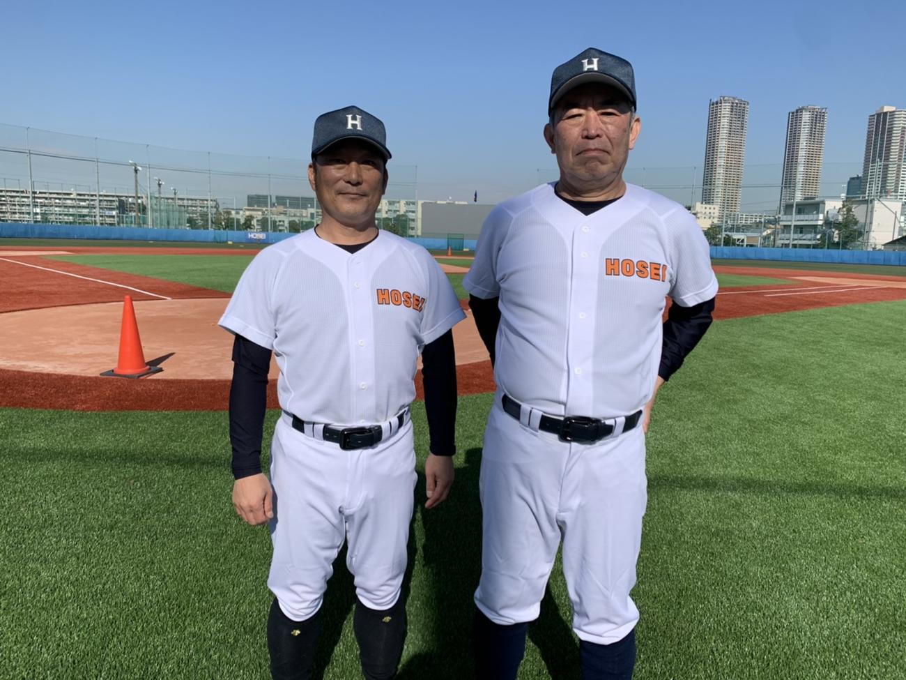 法大・加藤監督（右）と大島助監督（法大野球部提供）