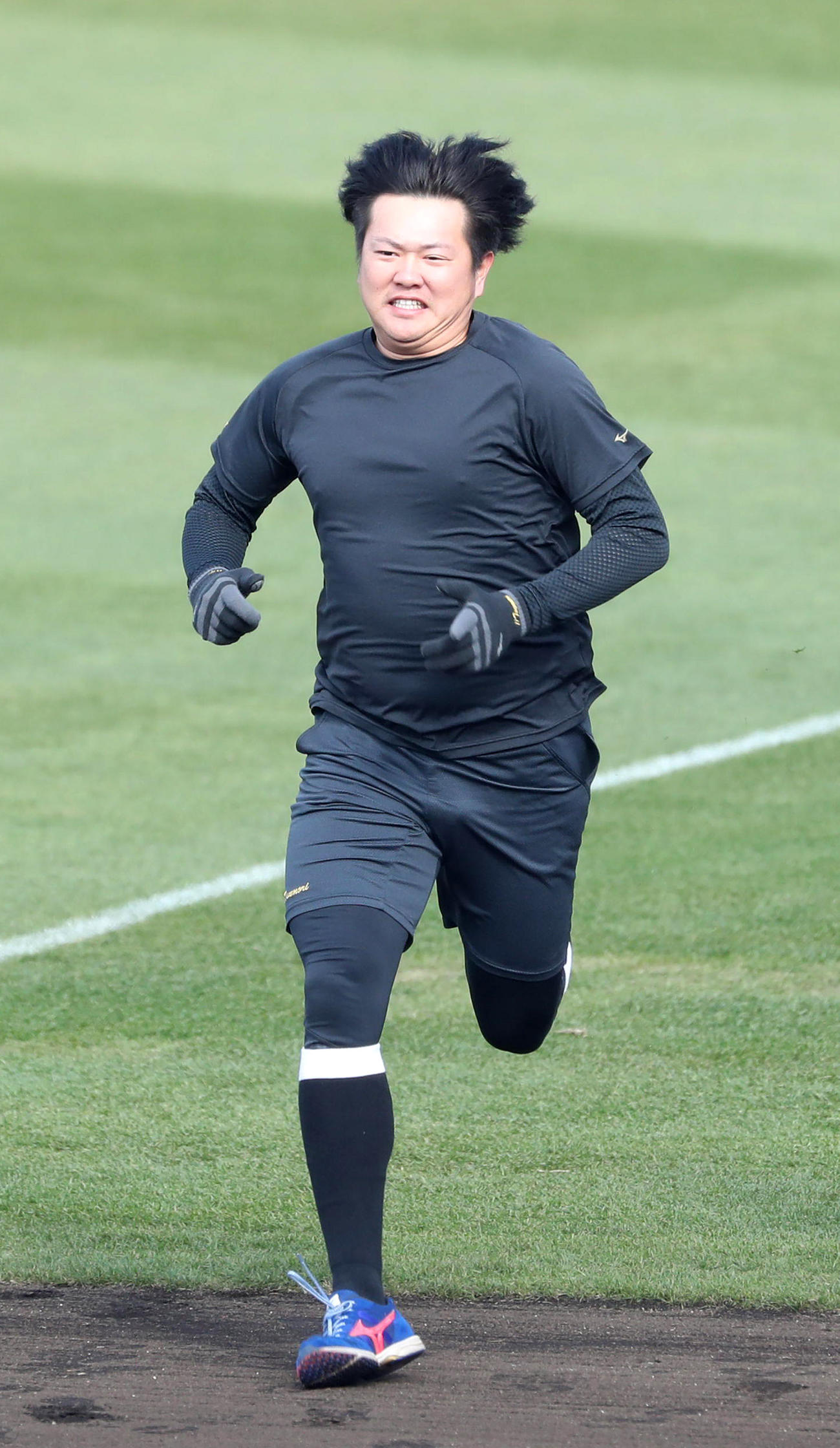 ランニングで調整するソフトバンク津森（代表撮影）