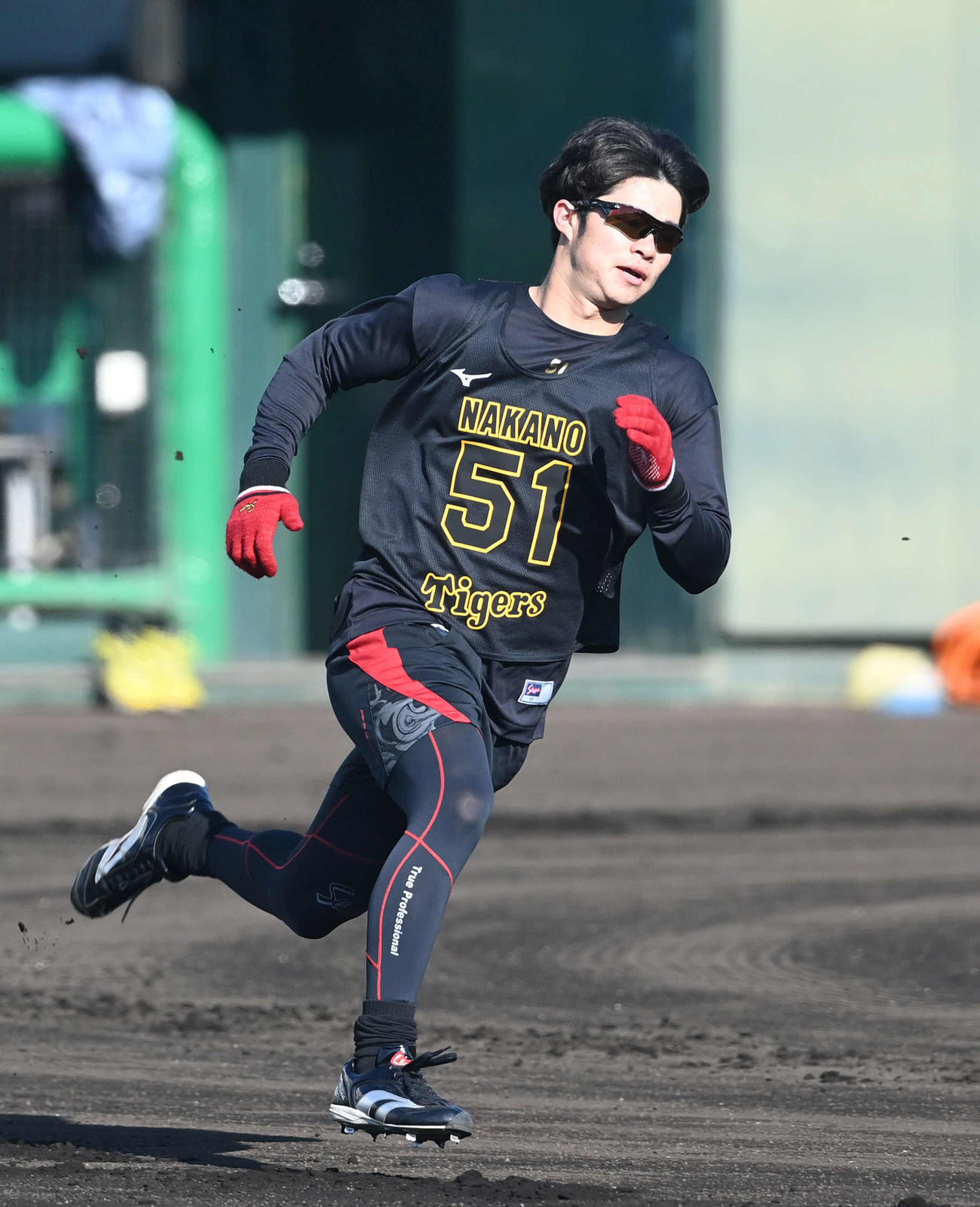ベースランニングする中野（代表撮影）