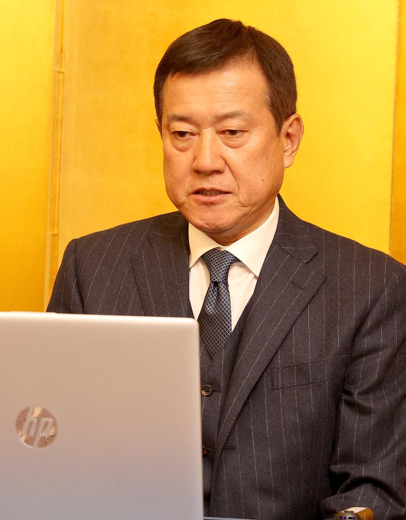 スタッフ会議後にオンライン取材に応じる巨人原監督（球団提供）