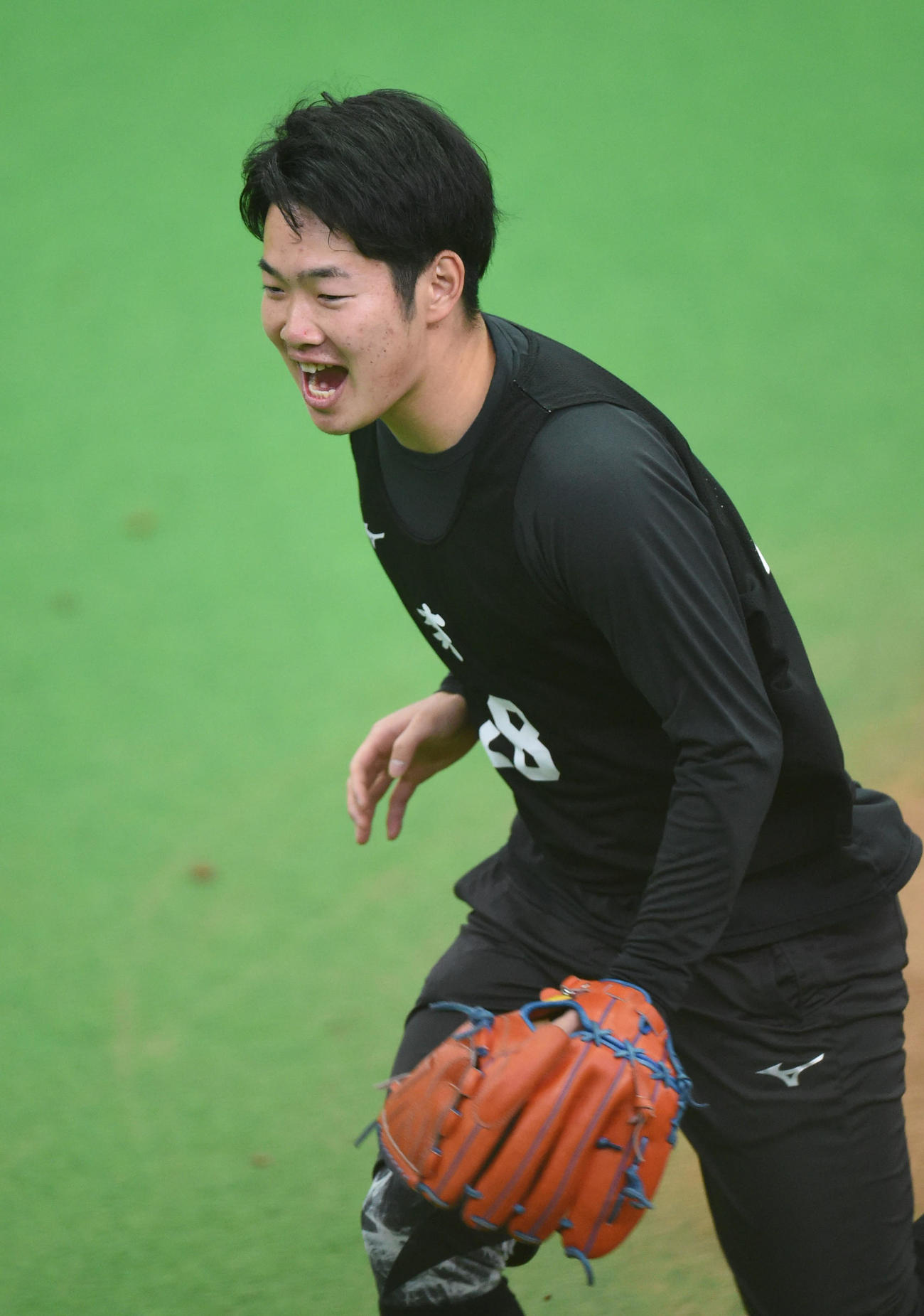 ノックを受ける森博人（撮影・森本幸一）