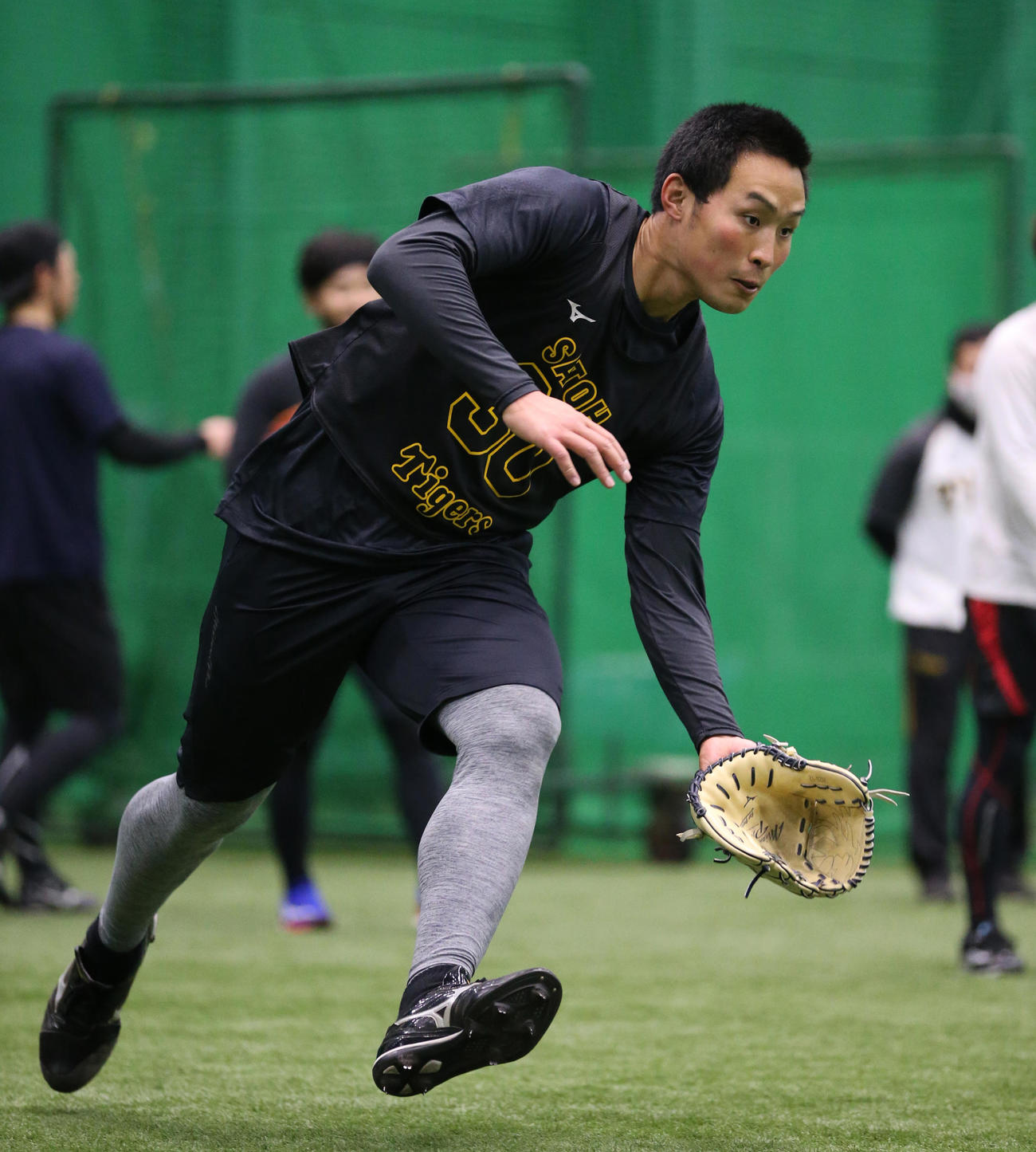 ノックを受ける佐藤蓮（代表撮影）