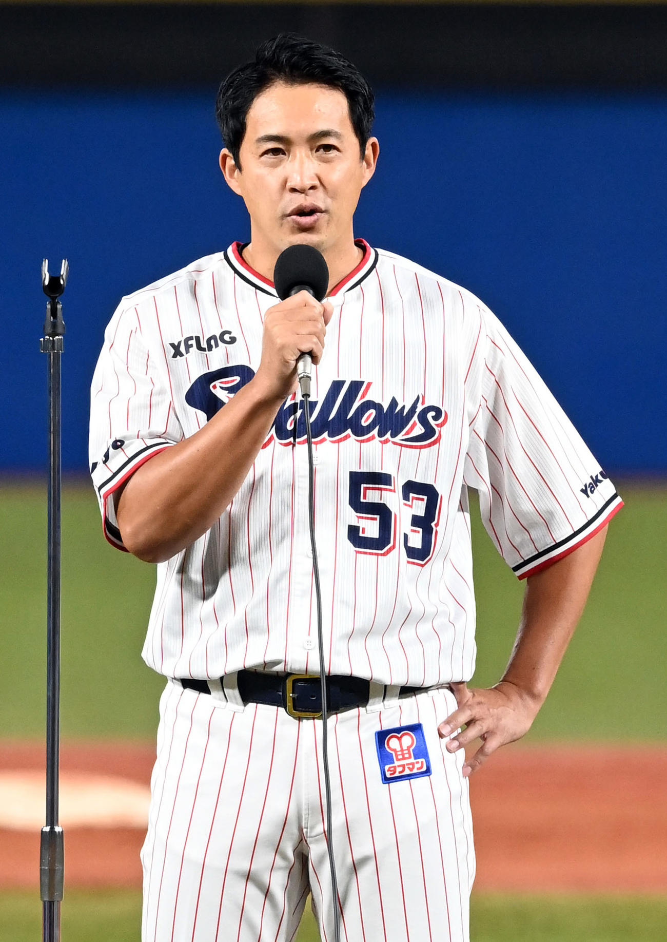 引退セレモニーであいさつをするヤクルト五十嵐（2020年10月25日撮影）
