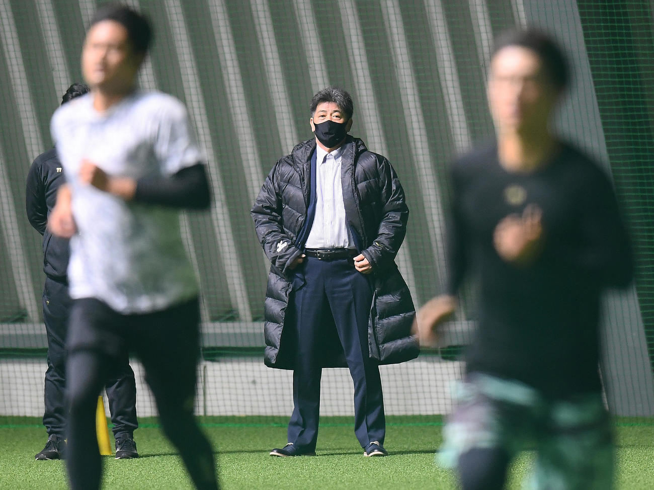 タマホームスタジアム筑後を視察に訪れた工藤監督（代表撮影）