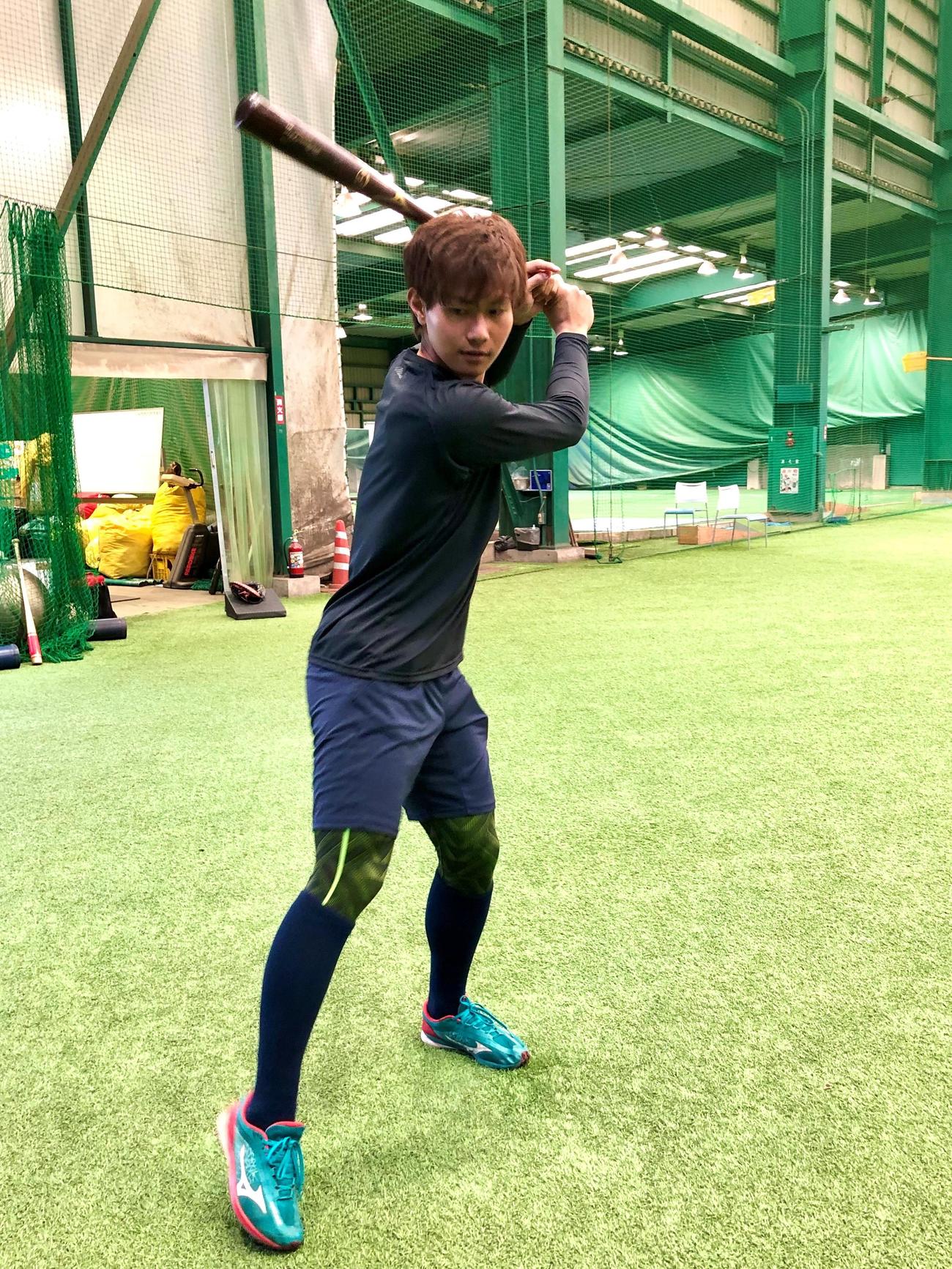 3年目の飛躍を目指し自主トレに励むロッテ藤原（球団提供）