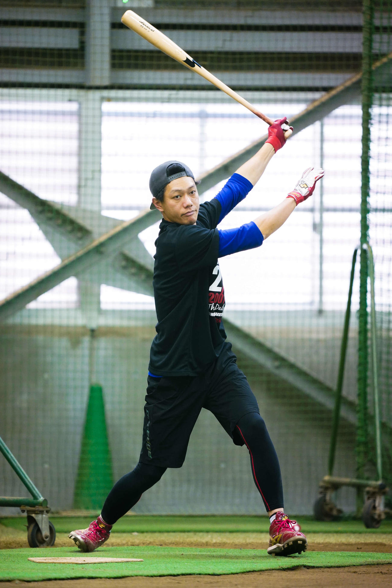 自主トレを公開し、打撃練習を行う楽天田中和（球団提供）