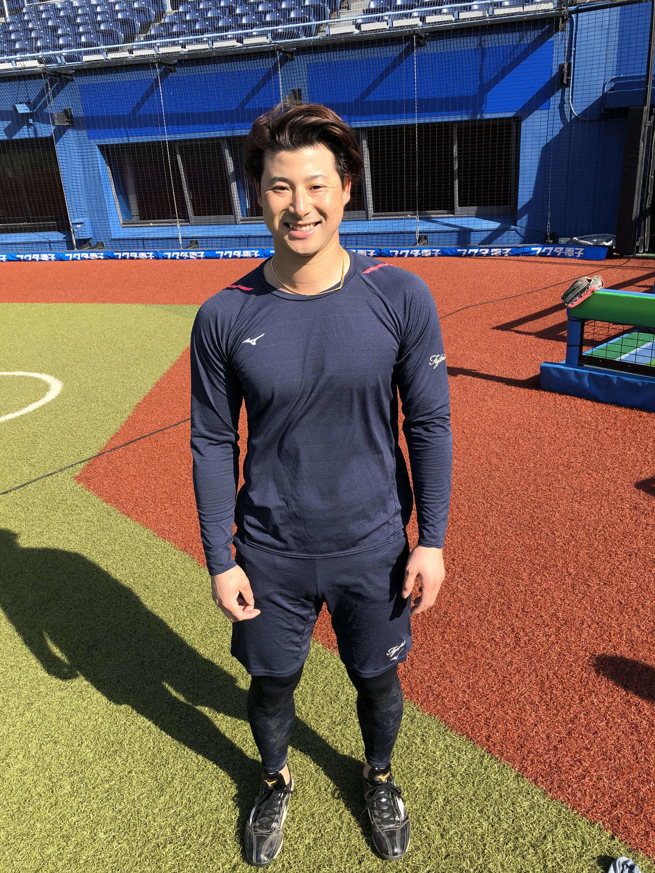 ZOZOマリンで自主トレを行うロッテ藤岡（球団提供）