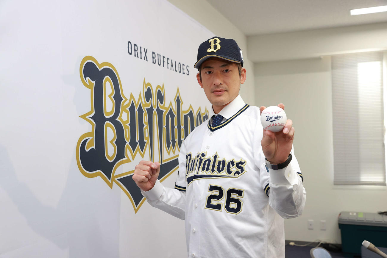 オリックス能見投手兼任コーチ（2020年12月18日・代表撮影）