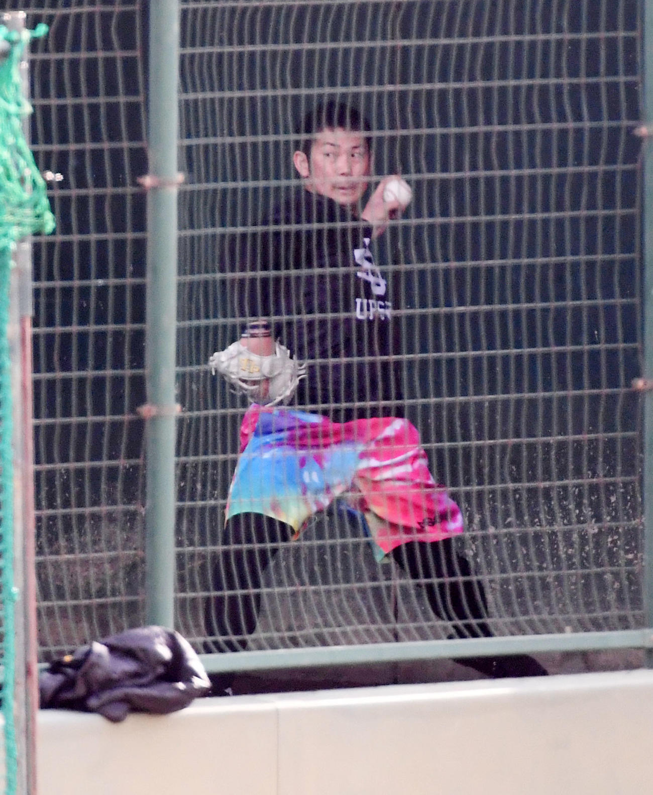 ブルペンで投球練習を行う阪神岩田稔（代表撮影）