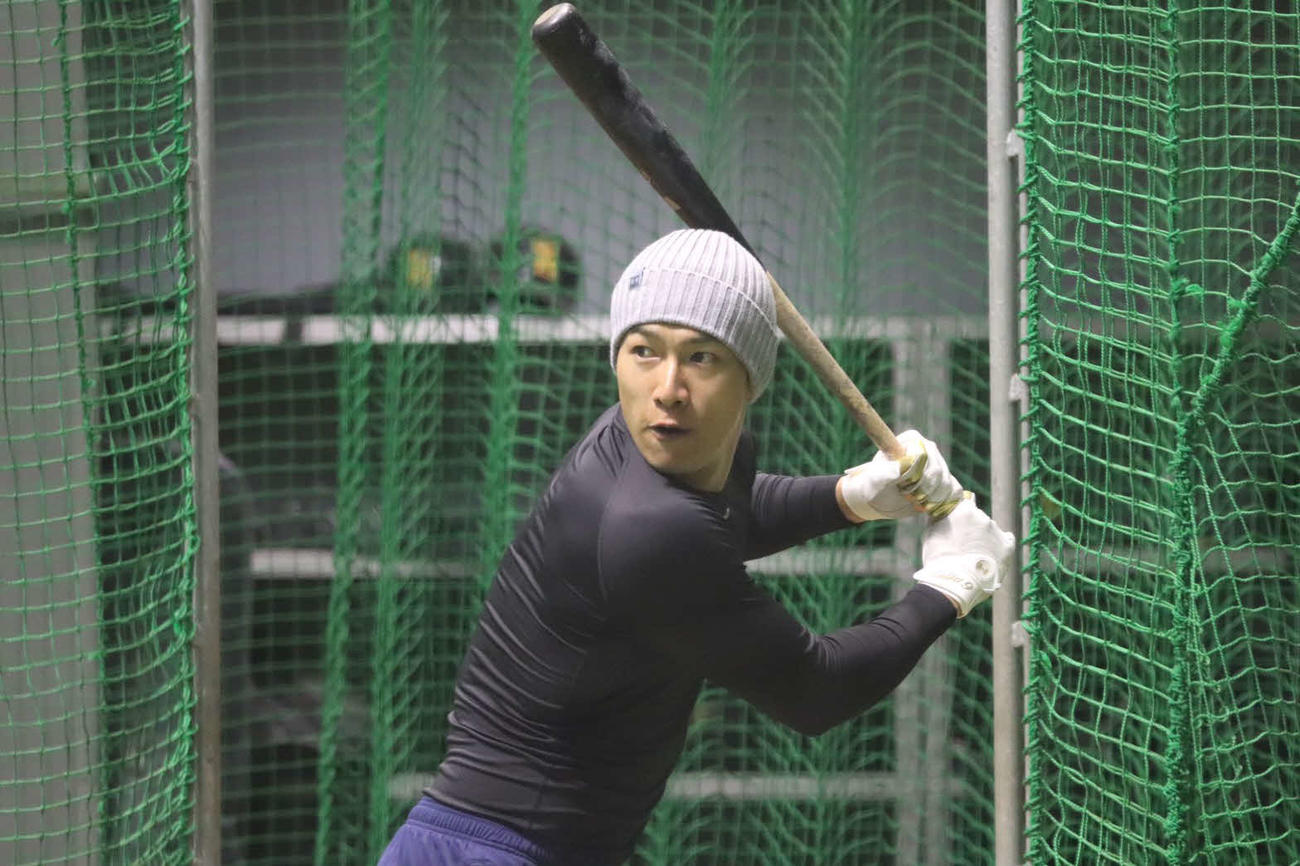 自主トレを公開したソフトバンク柳田（球団提供）
