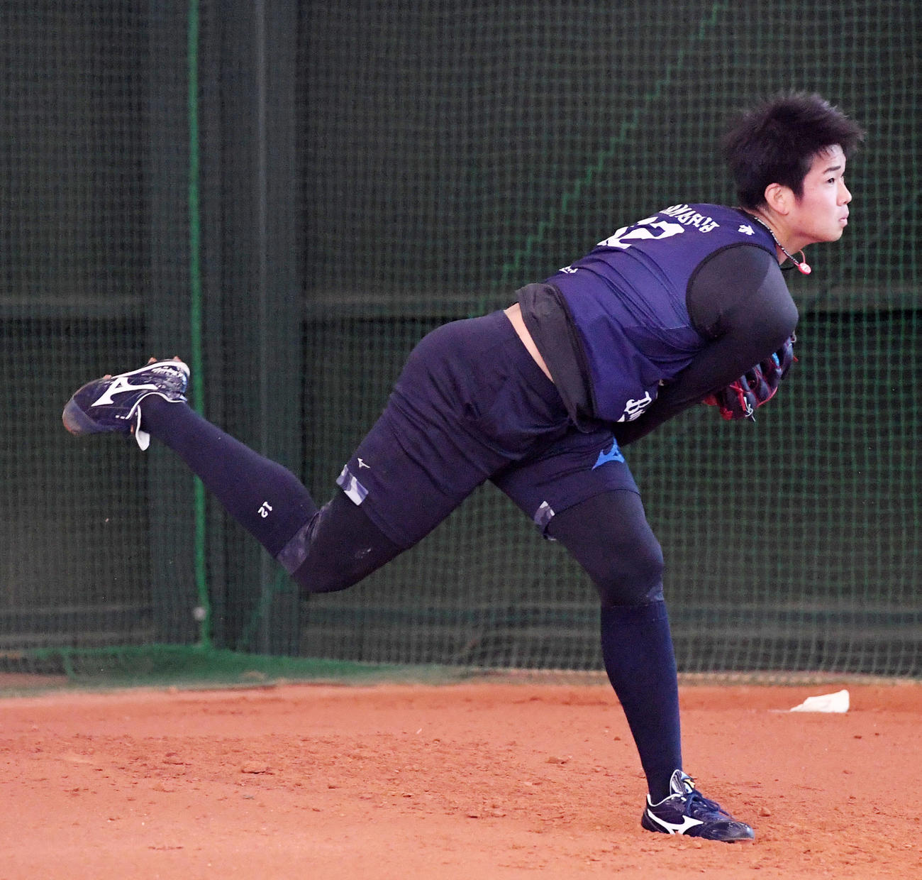 ブルペンで投球練習を行うオリックス山下（代表撮影）
