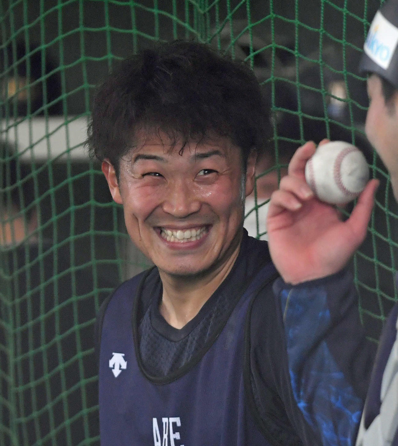 ブルペンでの投球後、笑顔を見せるオリックス・阿部翔太（代表撮影）