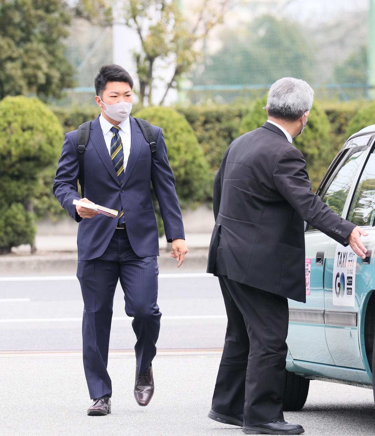 キャンプに向けて出発する石井大（代表撮影）