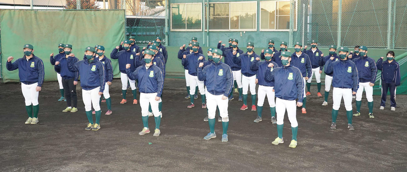 センバツ出場を決め喜ぶ専大松戸ナイン（撮影・鈴木みどり）