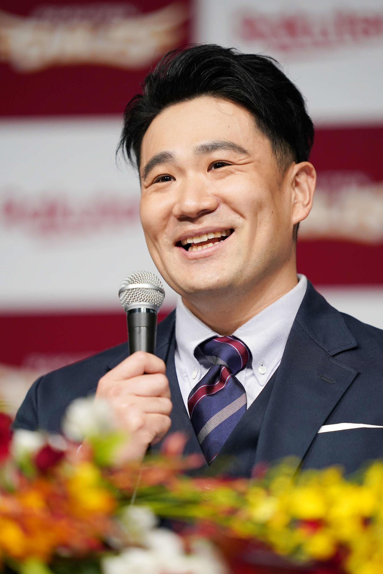 楽天入団会見で笑顔を見せる田中（撮影・江口和貴）
