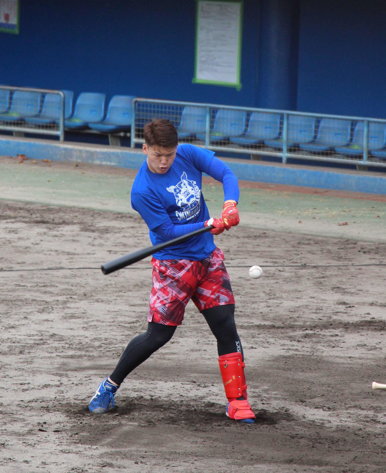 ティー打撃を行う中日石川昂