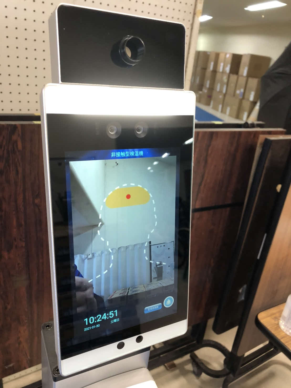 中日が新たに導入した非接触型検温機能を搭載した、AI顔認証システム「ランスゲート」（球団提供）