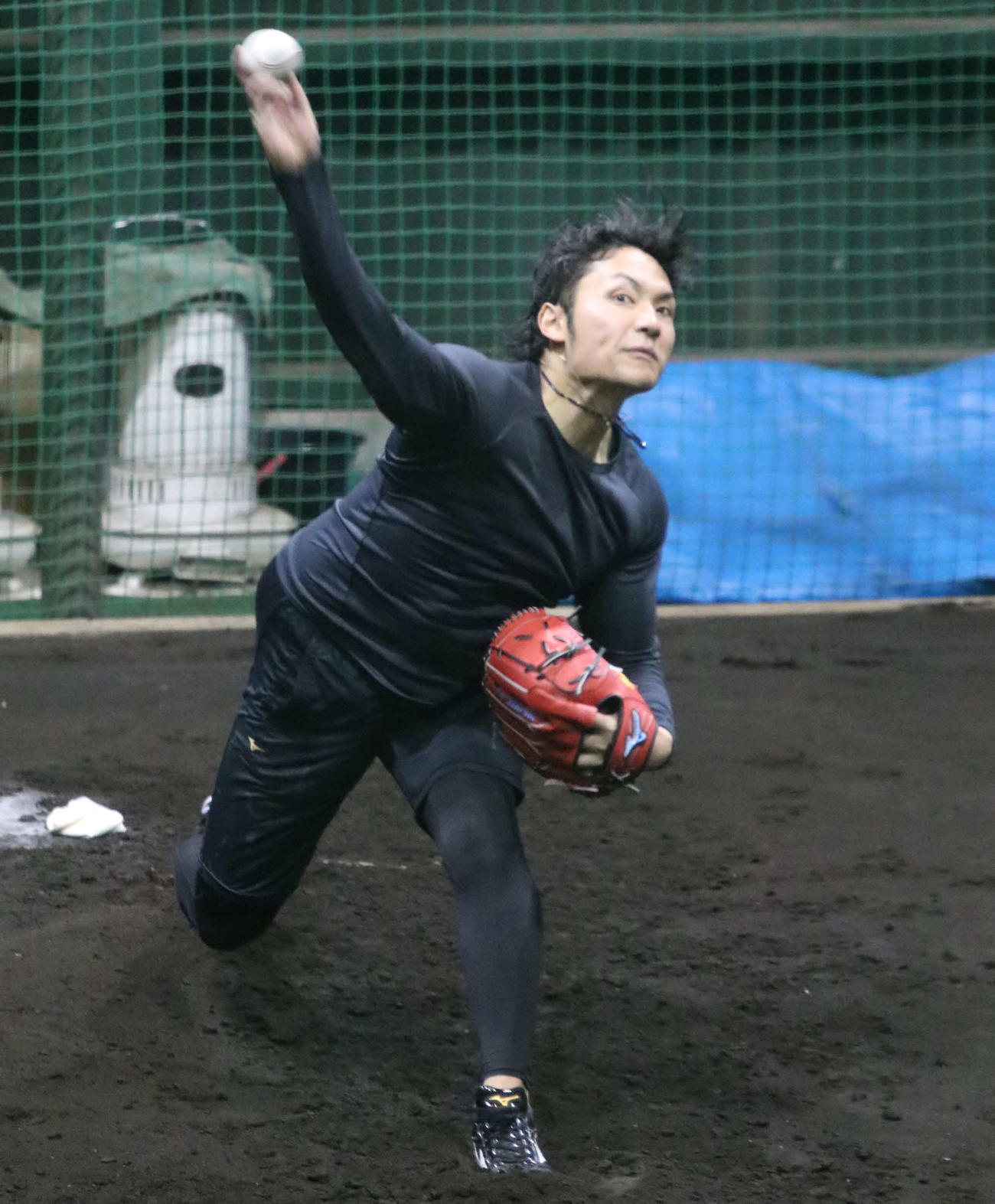 ブルペンに入り投球する日本ハム伊藤大海