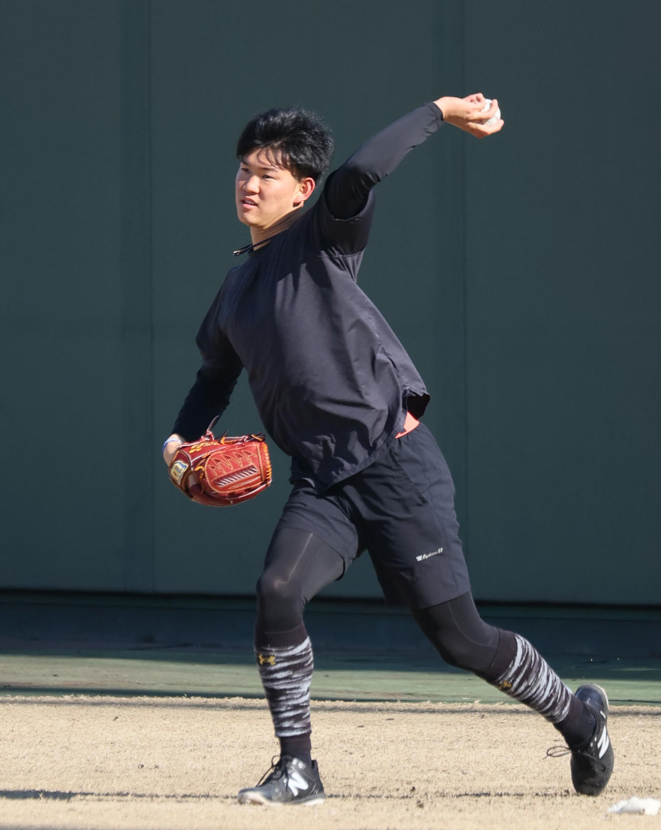 キャッチボールをする及川（代表撮影）