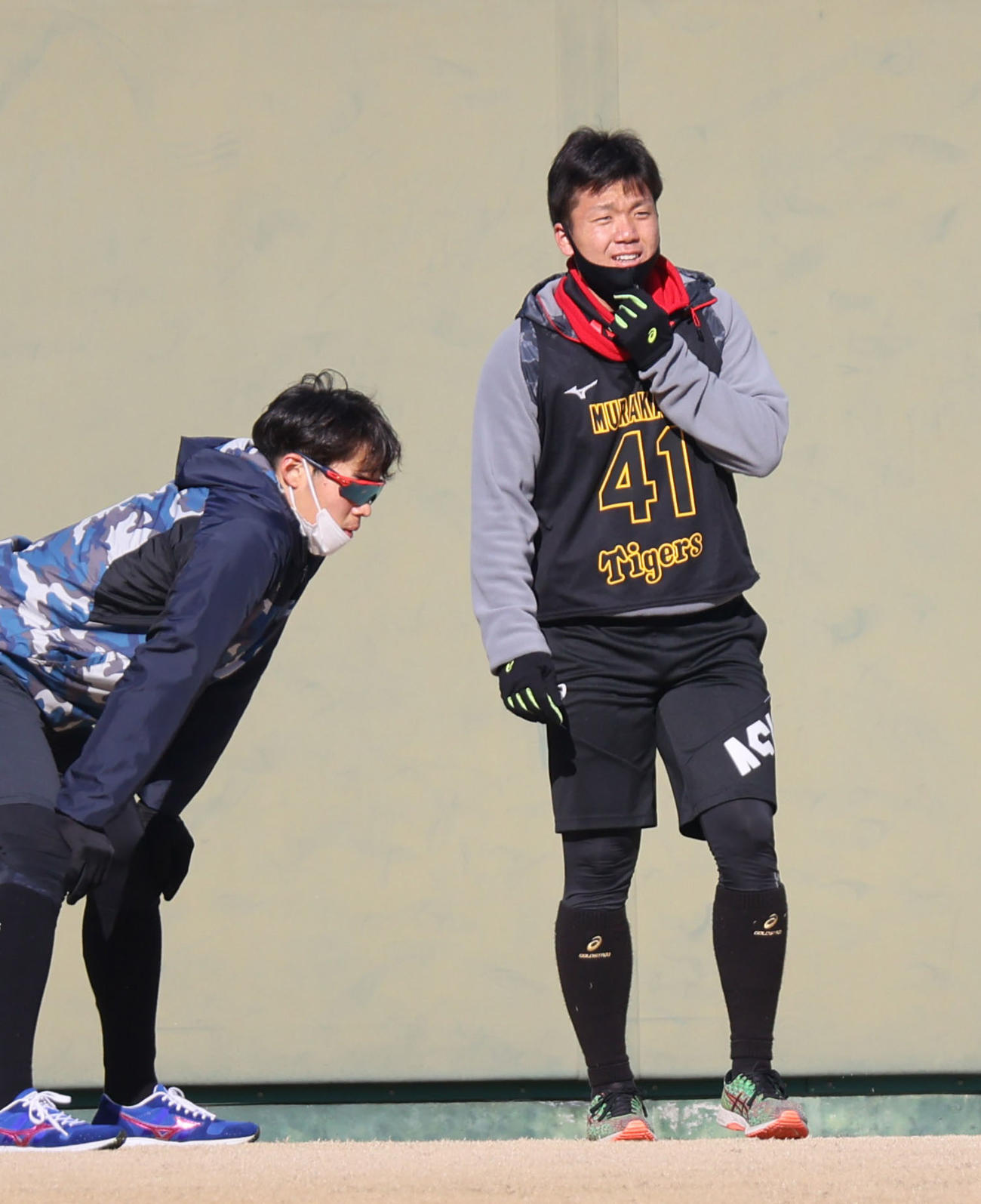 トレーニングに臨む村上（右）と遠藤（代表撮影）