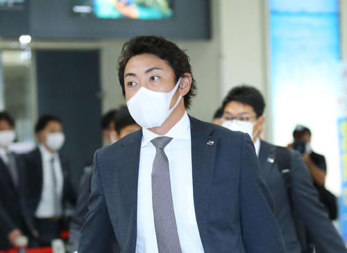 那覇空港に到着するヤクルト内川（2021年1月29日）