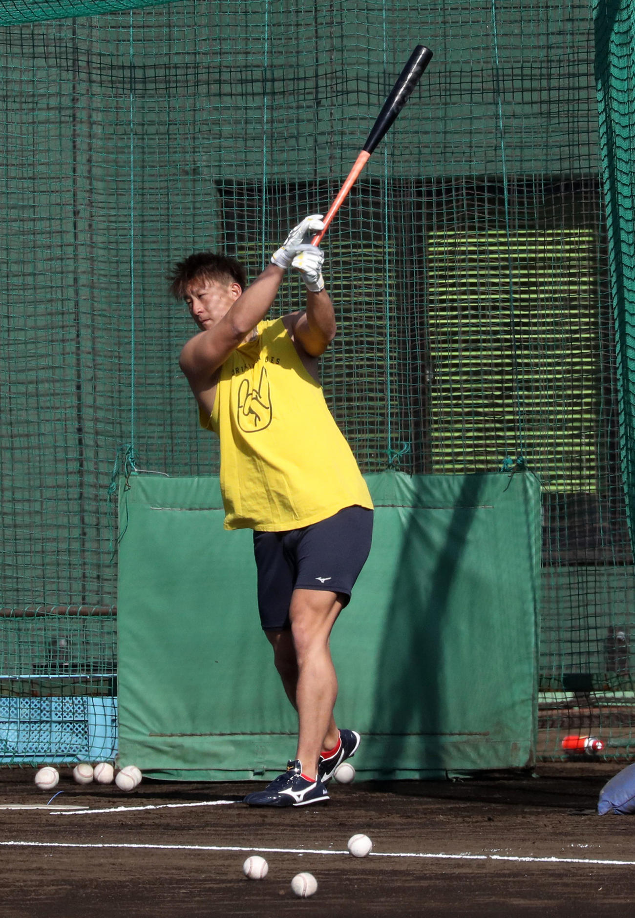 中嶋監督「アホちゃうか」半袖短パンのラオウ杉本に - プロ野球写真ニュース : 日刊スポーツ