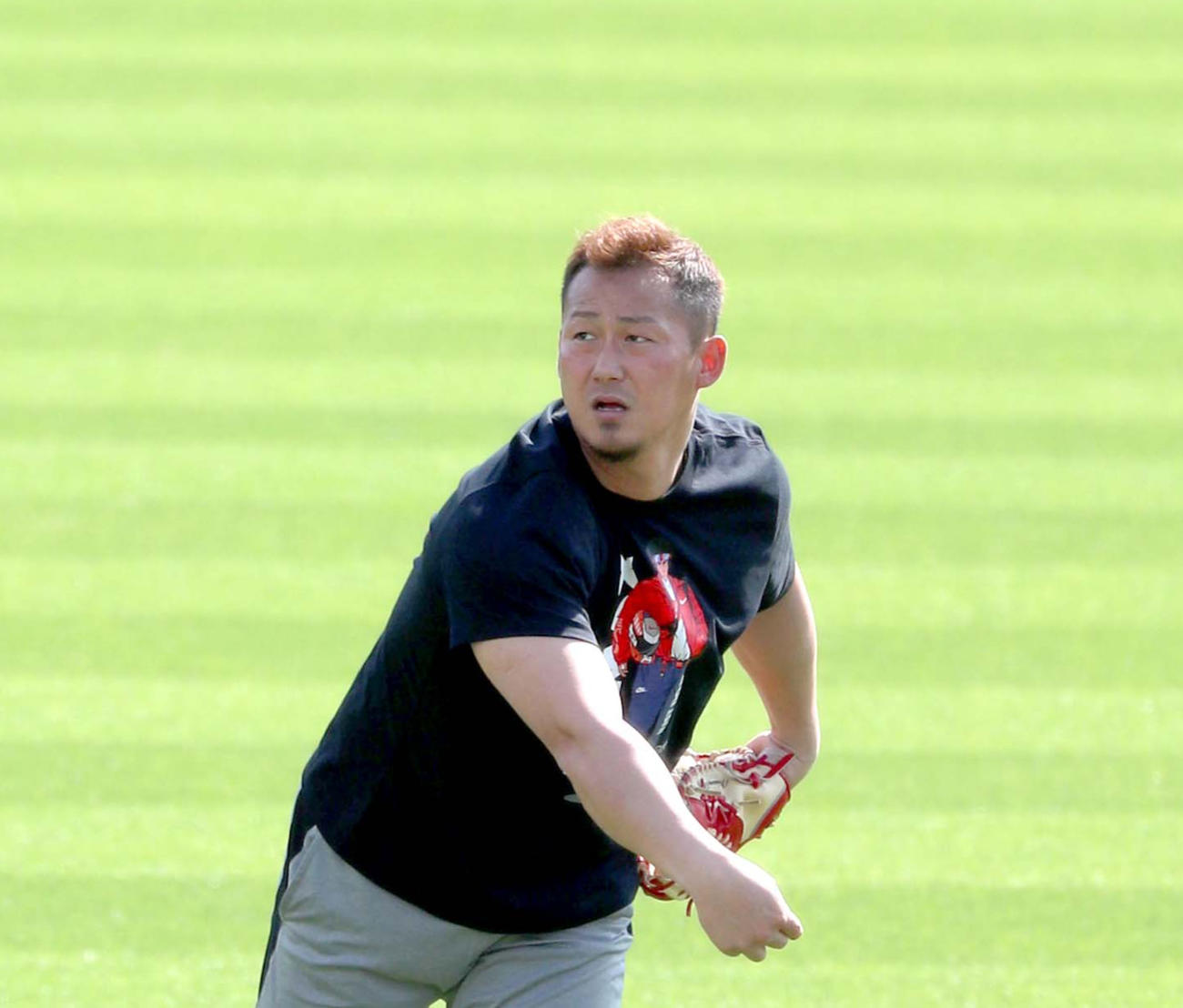キャッチボールをする日本ハム中田（撮影・佐藤翔太）