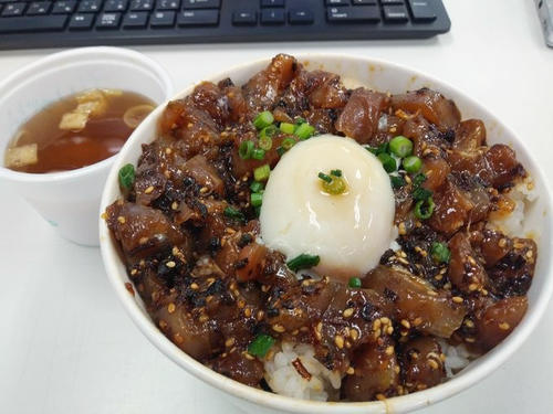 マグロユッケ丼