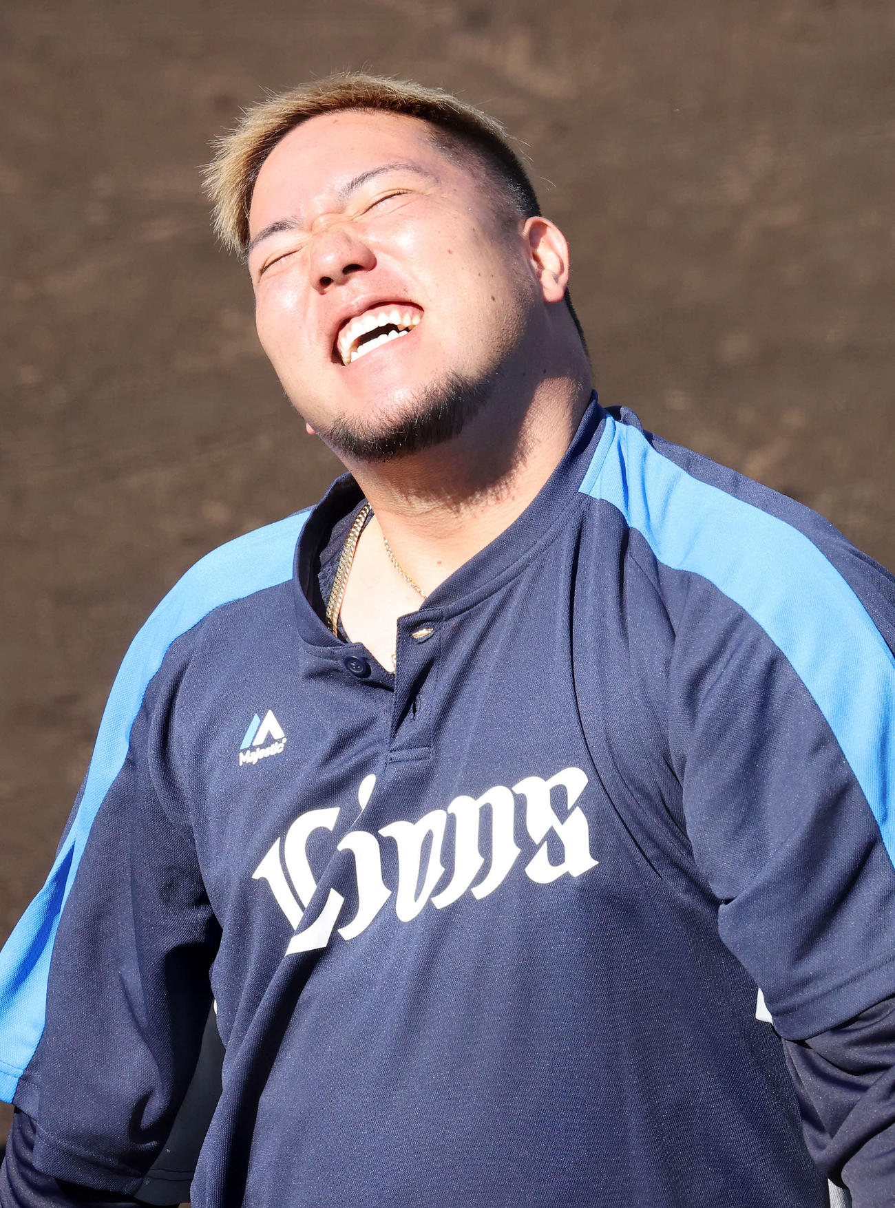 練習中、苦しそうな表情を見せる西武山川（撮影・鈴木正人）