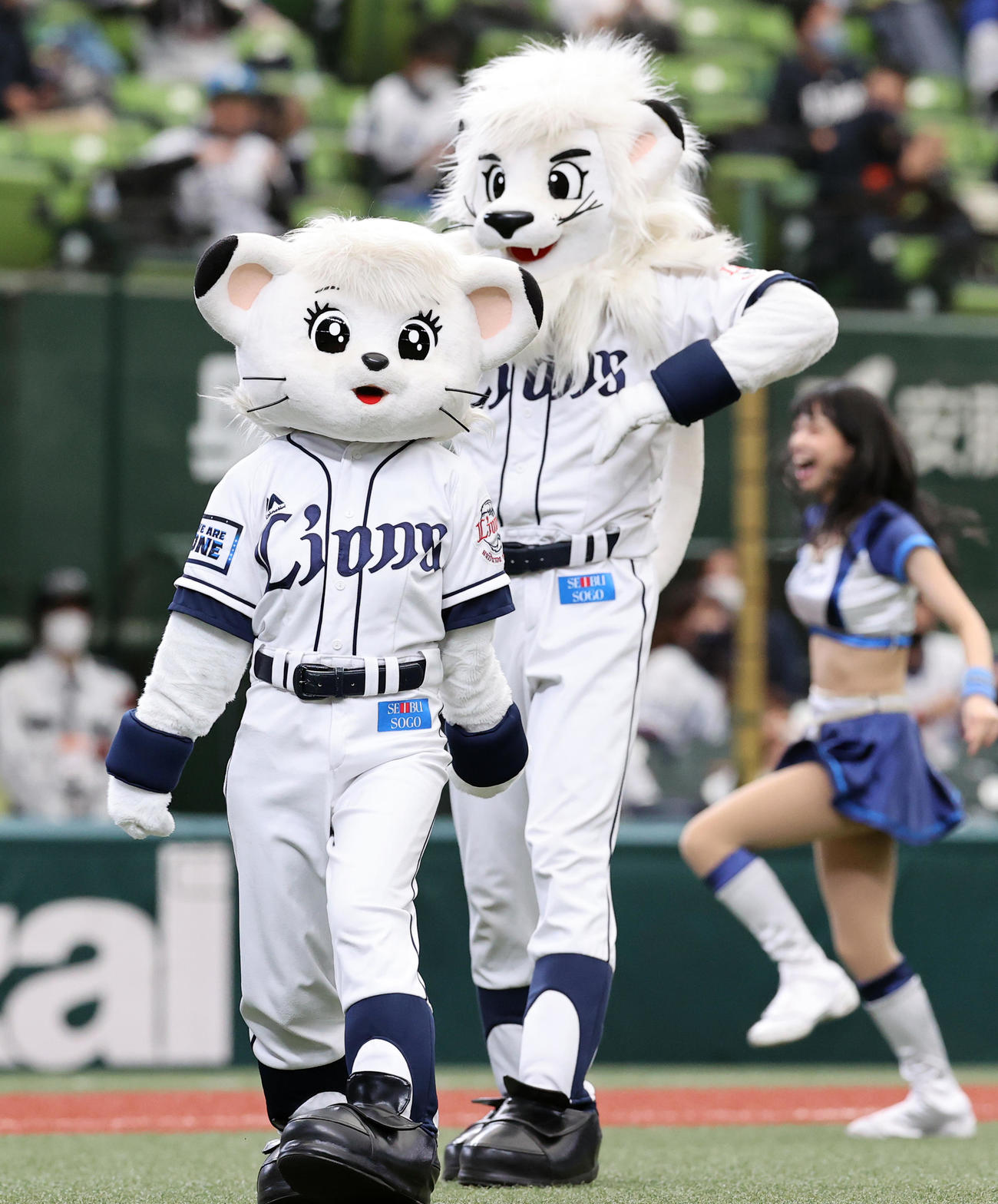 イベントで踊るライナとレオ（2020年10月18日撮影）