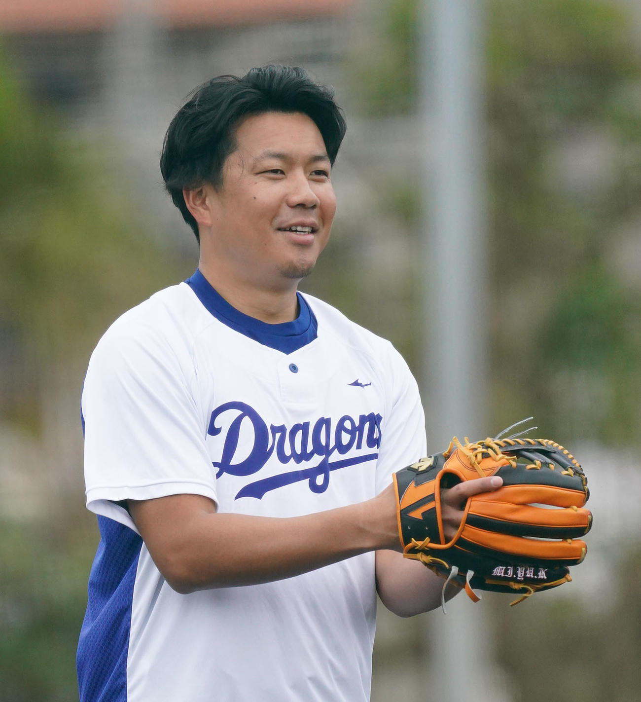 ノックを受ける大野雄（撮影・森本幸一）