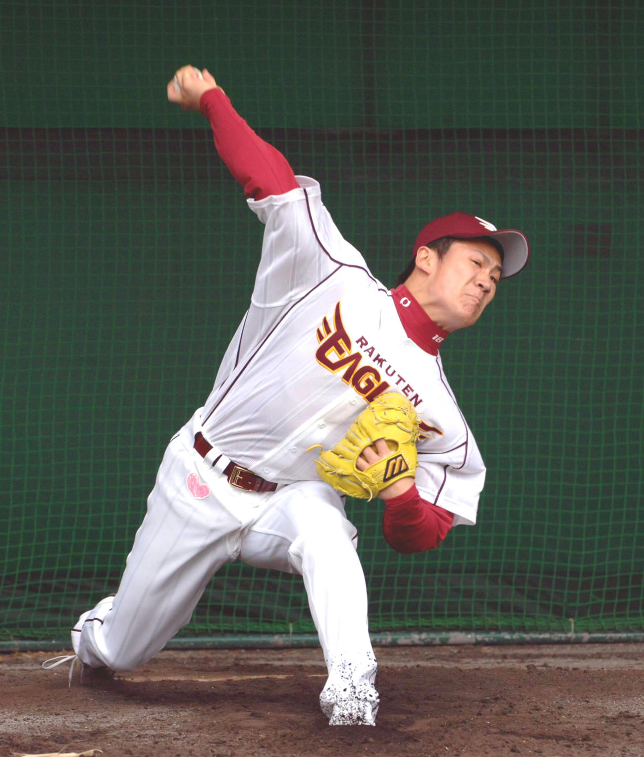 07年2月、春季キャンプでブルペン投球を行った楽天田中