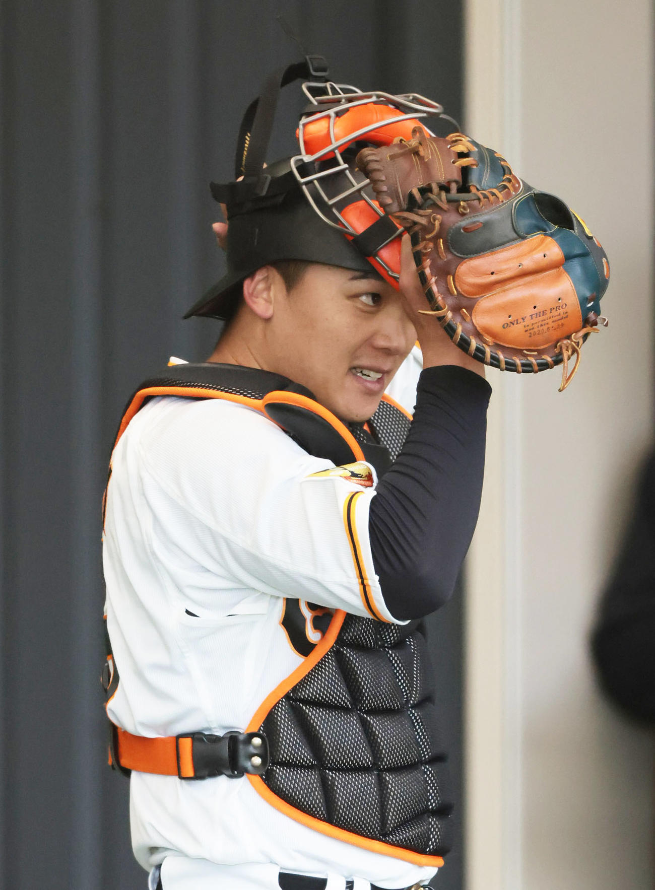 巨人石川外野手がブルペン捕手 原監督 危機管理 プロ野球写真ニュース 日刊スポーツ