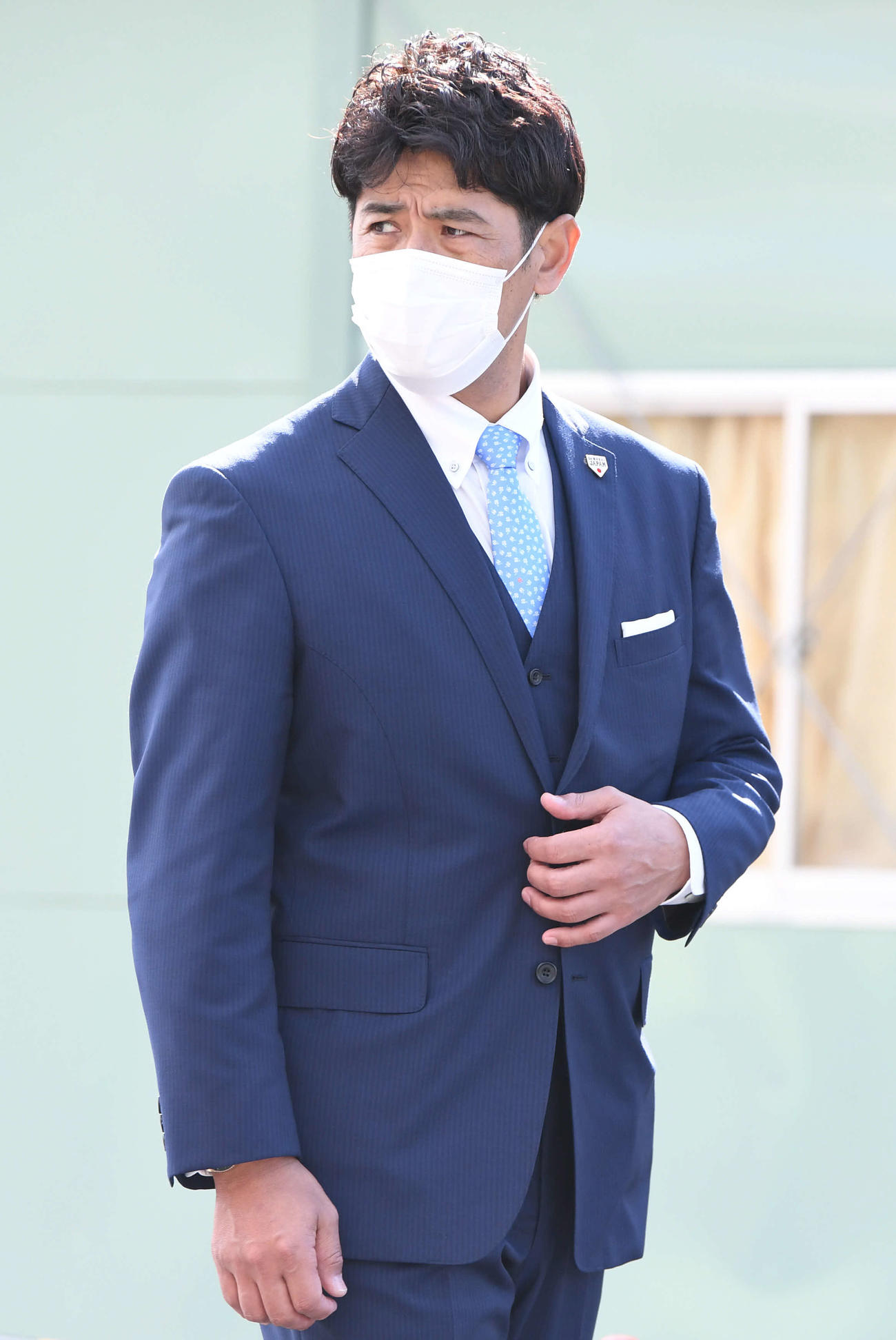 楽天キャンプの視察を終えて引き揚げる侍ジャパン稲葉監督（撮影・山崎安昭）