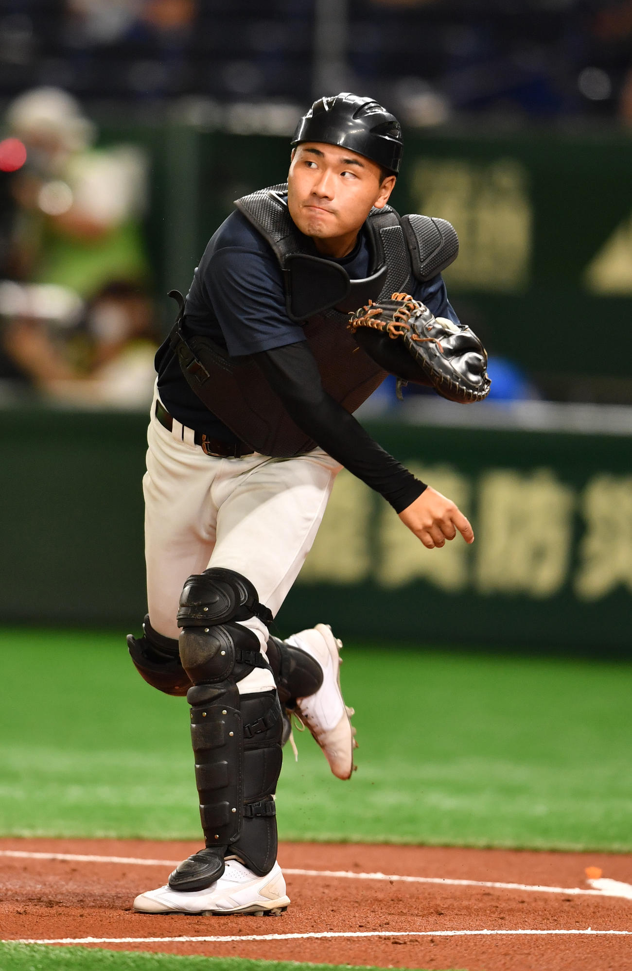 昨年9月6日、プロ志望高校生合同練習会で二塁に送球する弘前東・藤田