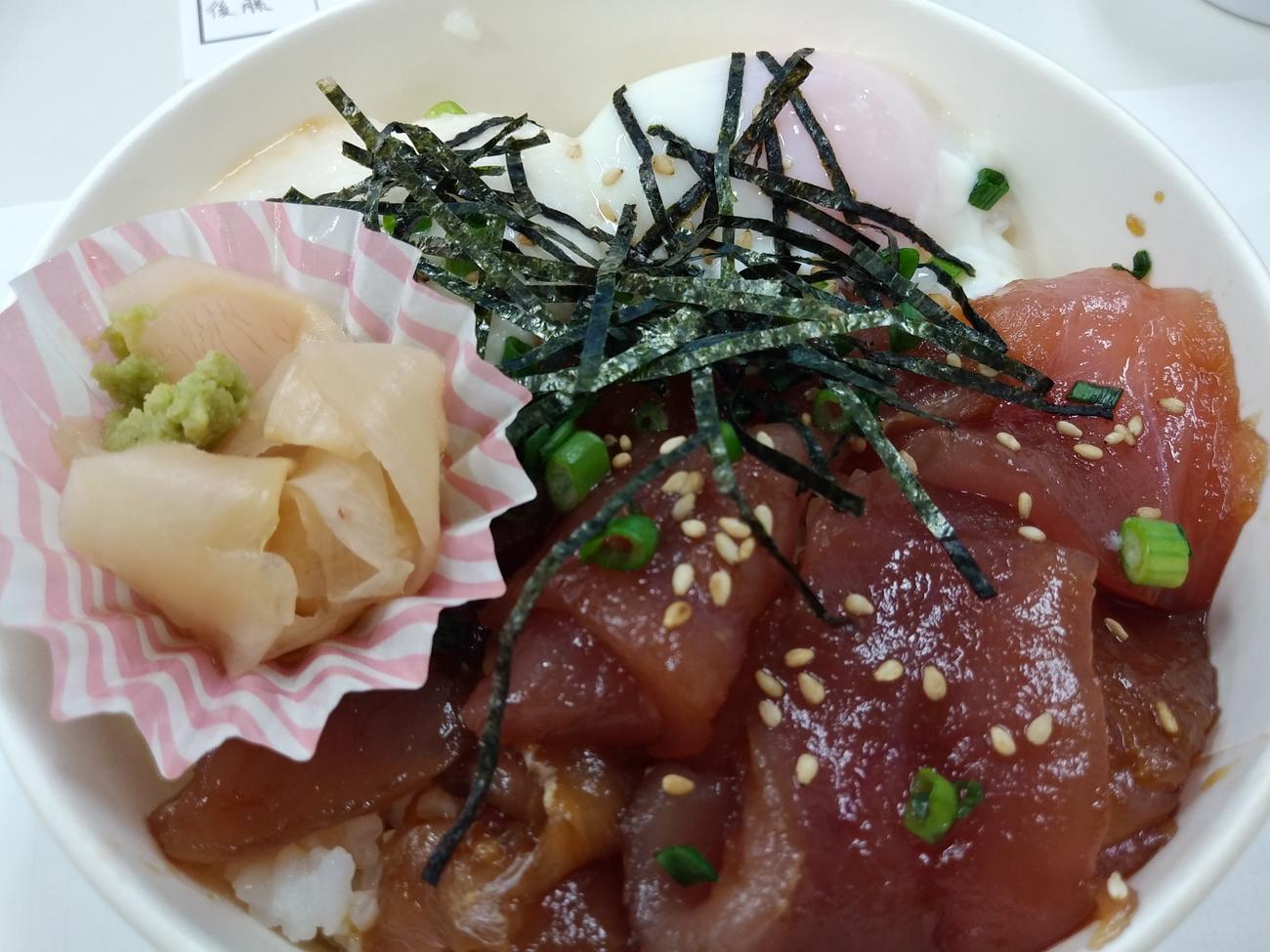 魚八のマグロとろろ丼 