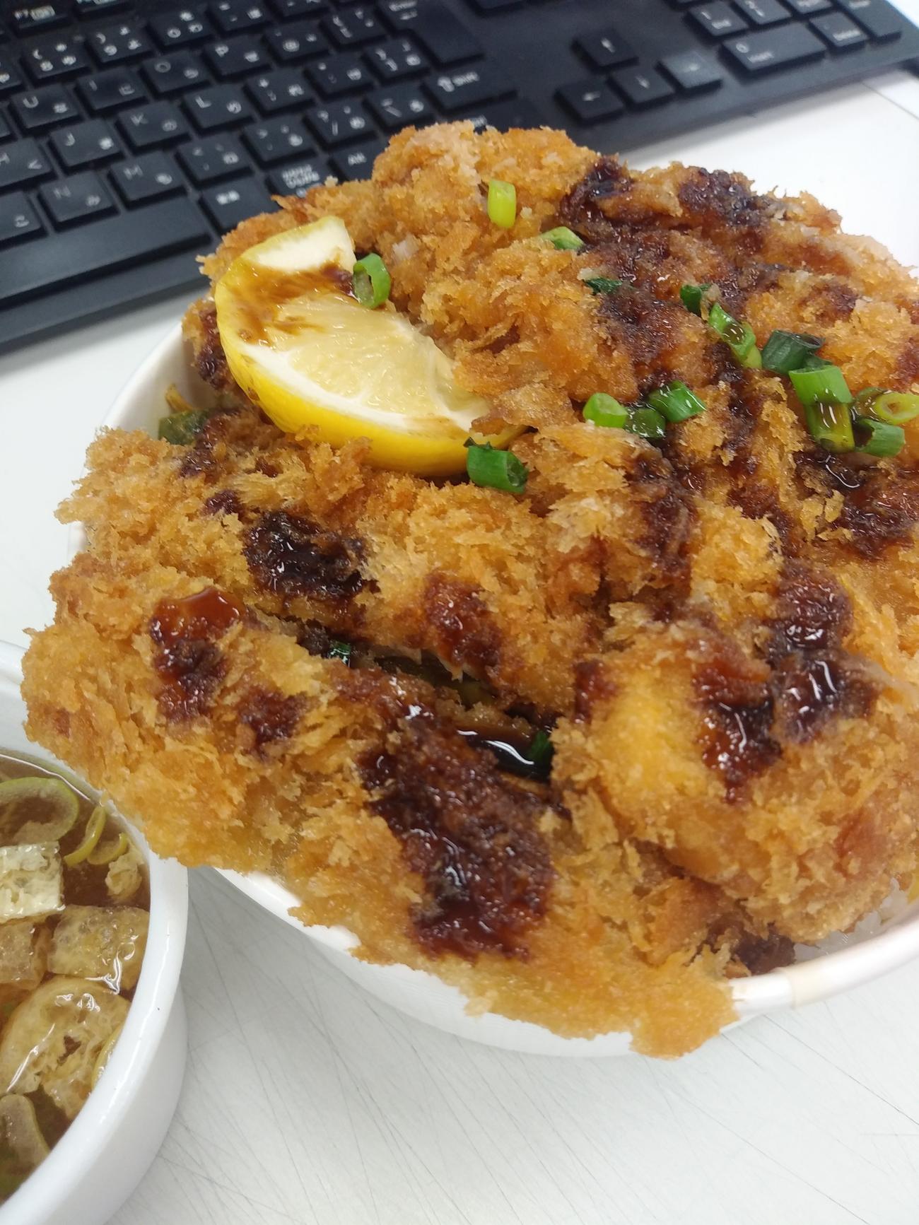 魚八のチキンカツ丼