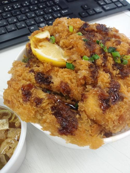 魚八のチキンカツ丼