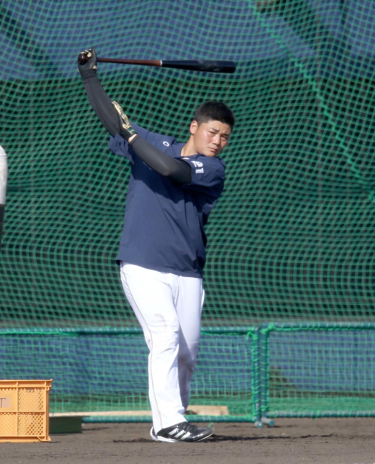 打撃練習をする日本ハム清宮（撮影・佐藤翔太）