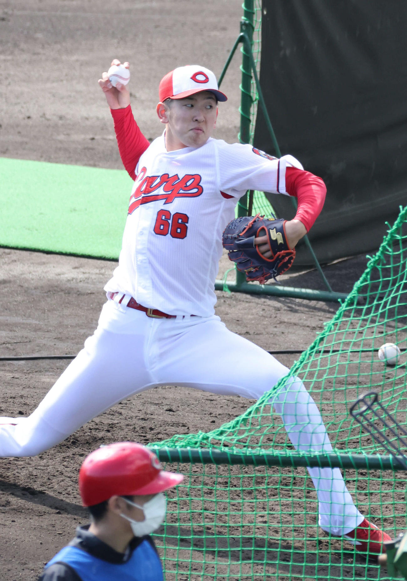 フリー打撃に登板した遠藤（撮影・加藤孝規）