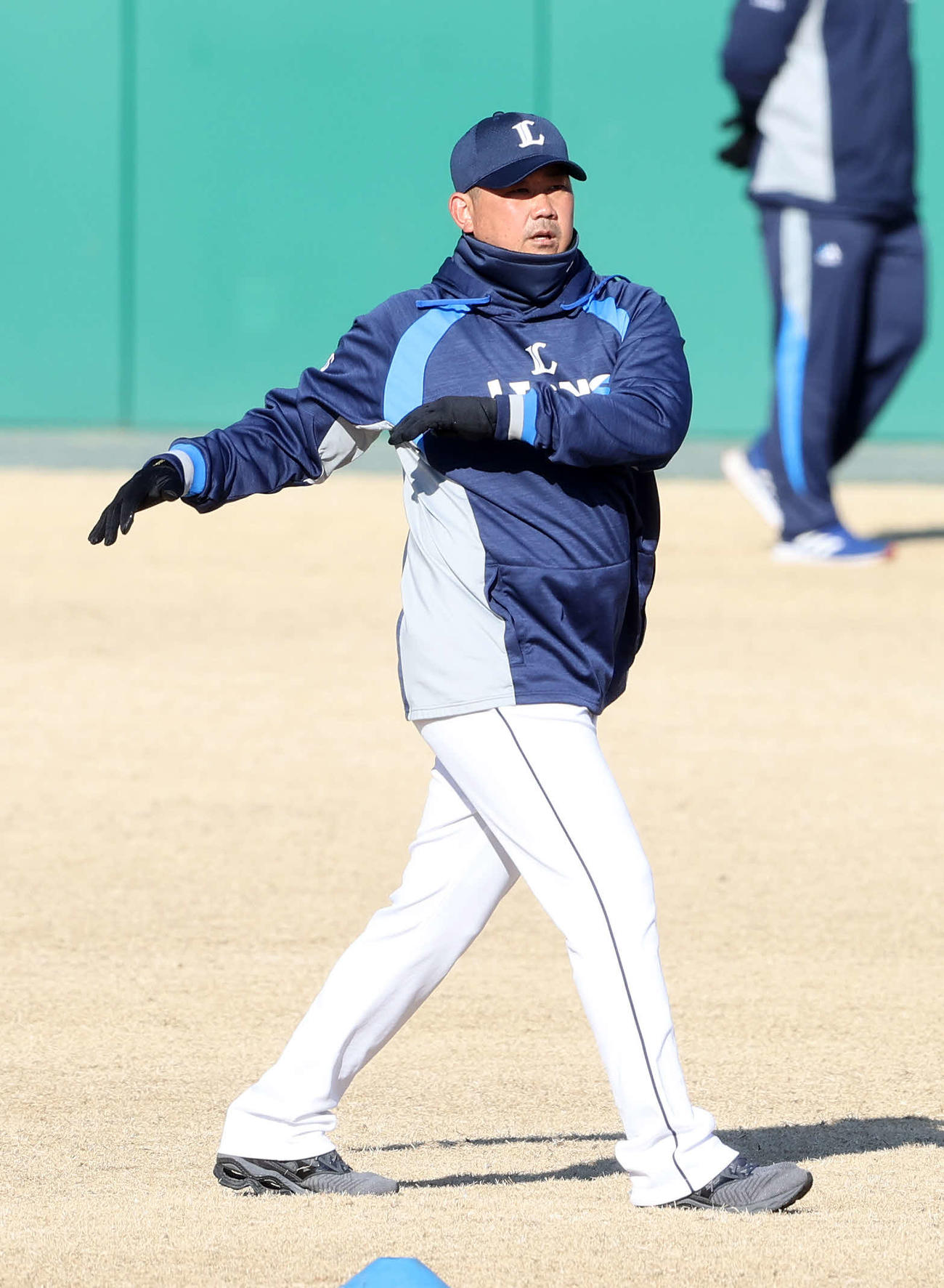アップする西武松坂（撮影・鈴木正人）