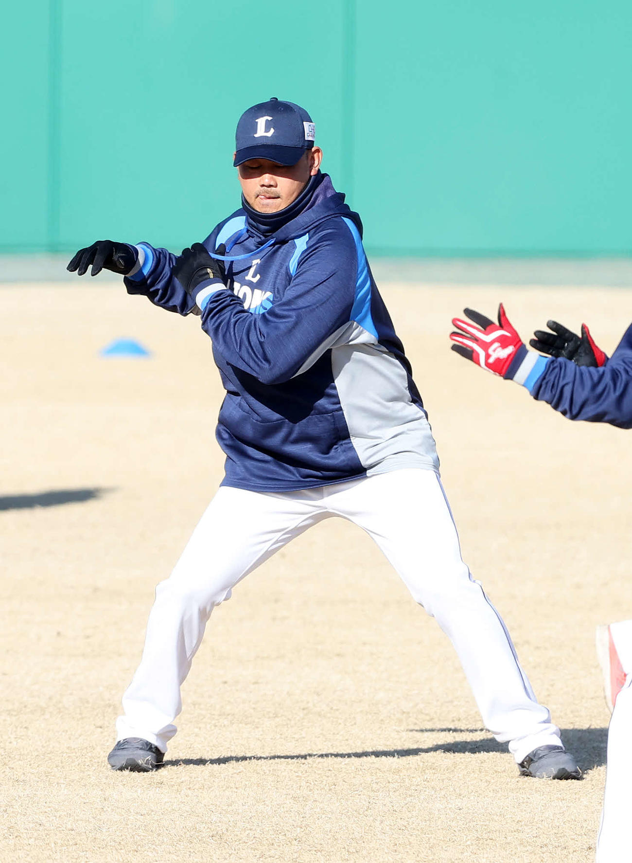 アップする西武松坂（撮影・鈴木正人）