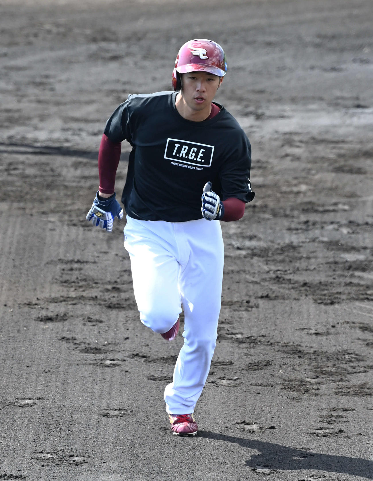 走塁練習をする楽天武藤（撮影・山崎安昭）