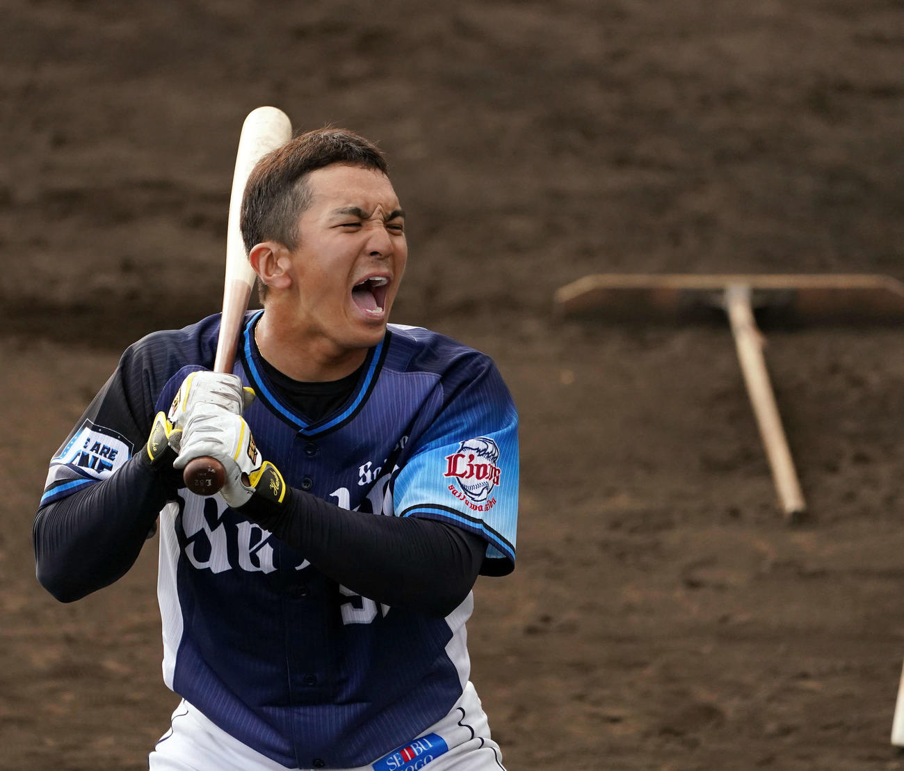 特打のトス打撃のきつさに声を出し気合を入れる西武山田（2021年2月4日）